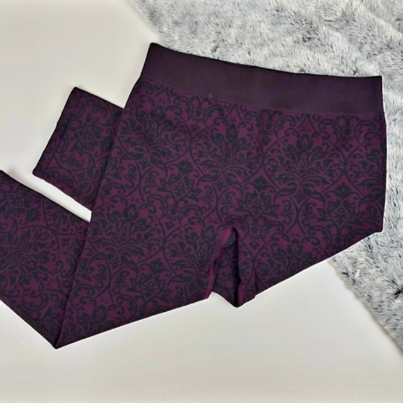 NWT Fabletics SEBASTIAN SEAMLESS TIGHT Burgundy Demask Leggings XXS XS New - Picture 3 of 10